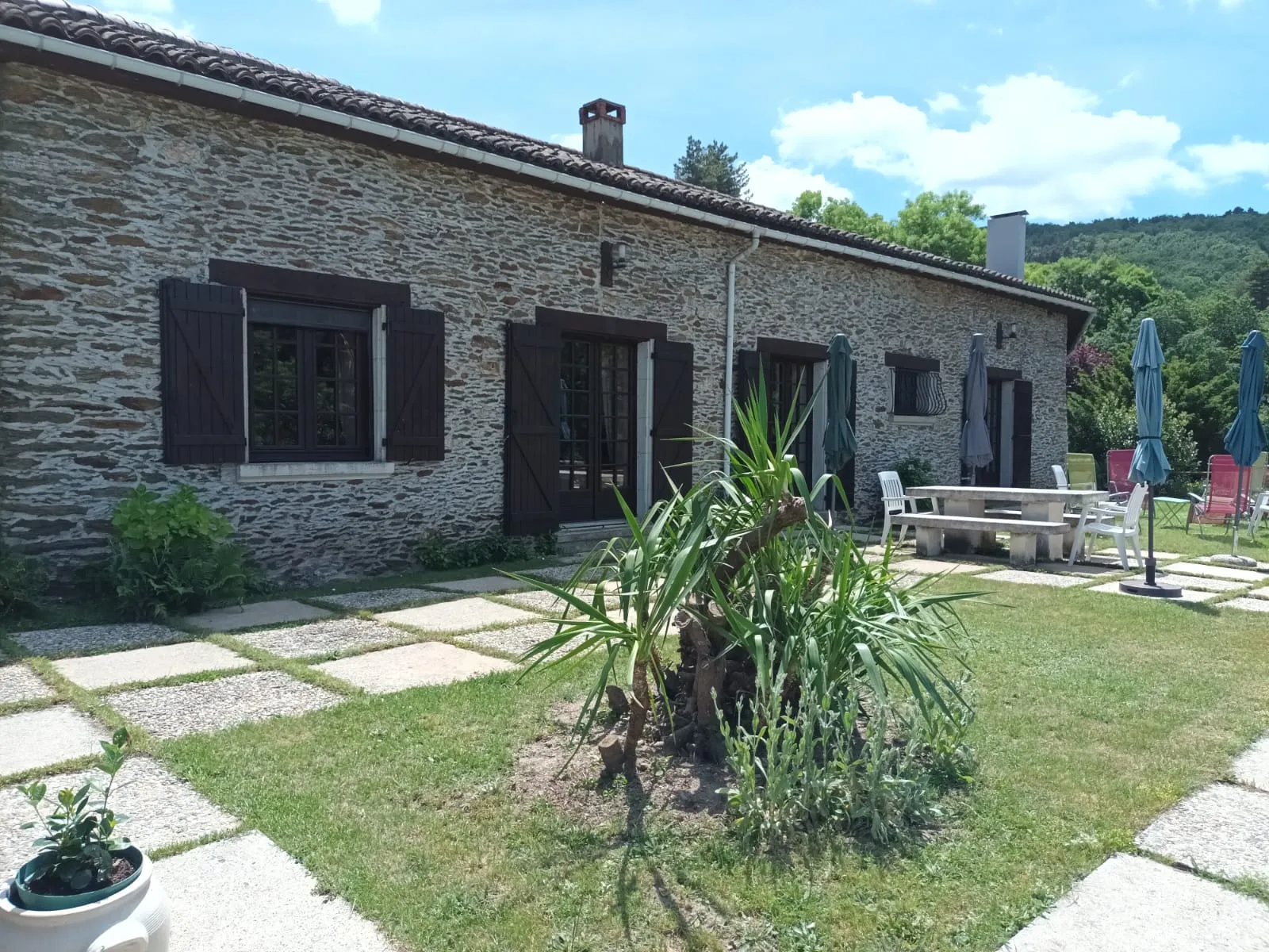 Jardin et espace détente extérieur de la location